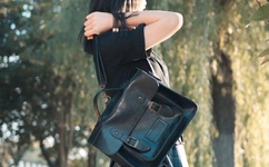 老公带他朋友一起上我怎么办